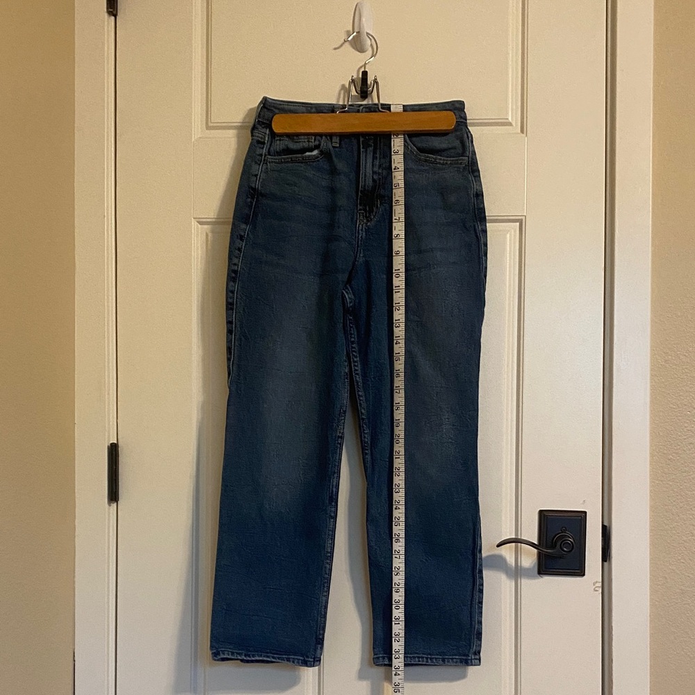Hollister Ultra High-Rise Vintage Straight Jeans in Blue Denim